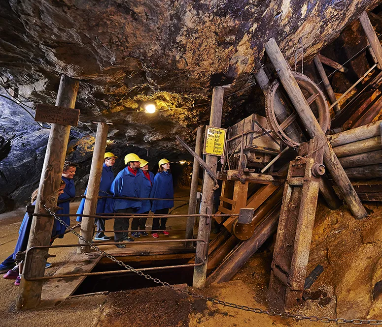 Besucher im Silberbergwerk Bodenmais