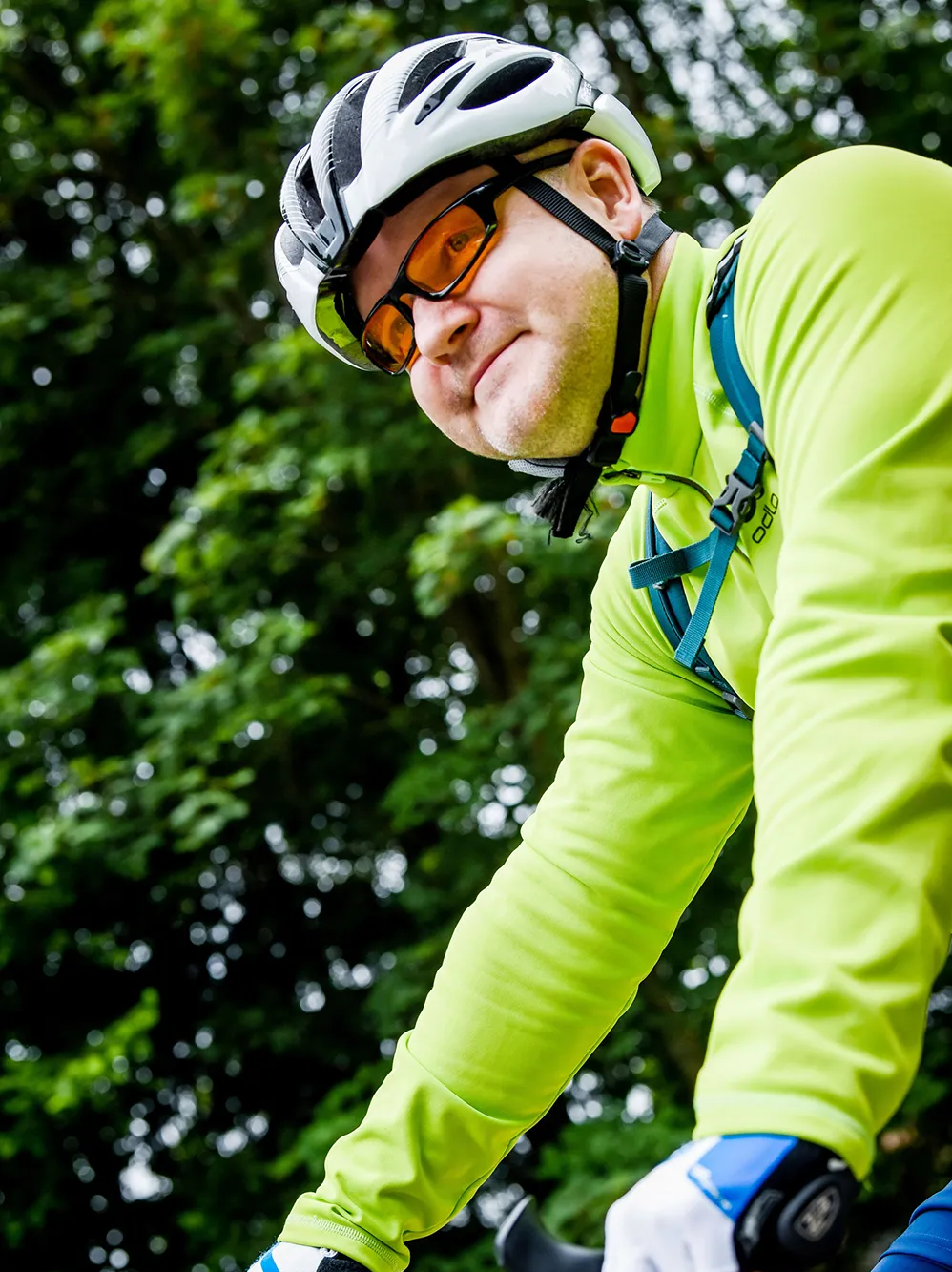 Radfahrer mit Helm 