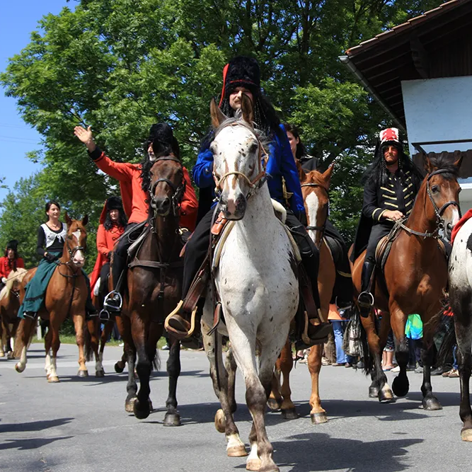 Ein festlicher Umzug der Panduren