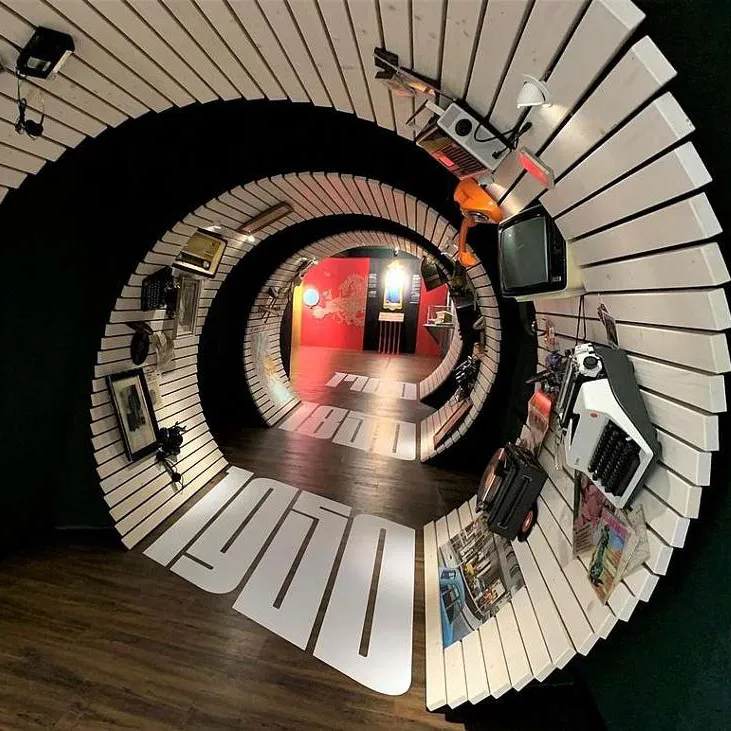 Zeittunnel im Hinterglaseum