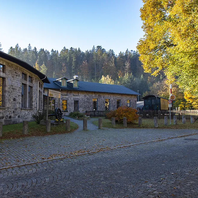 Ansicht des Localbahnmuseums in Bayerisch Eisenstein, einem historischen und sehenswerten Gebäude